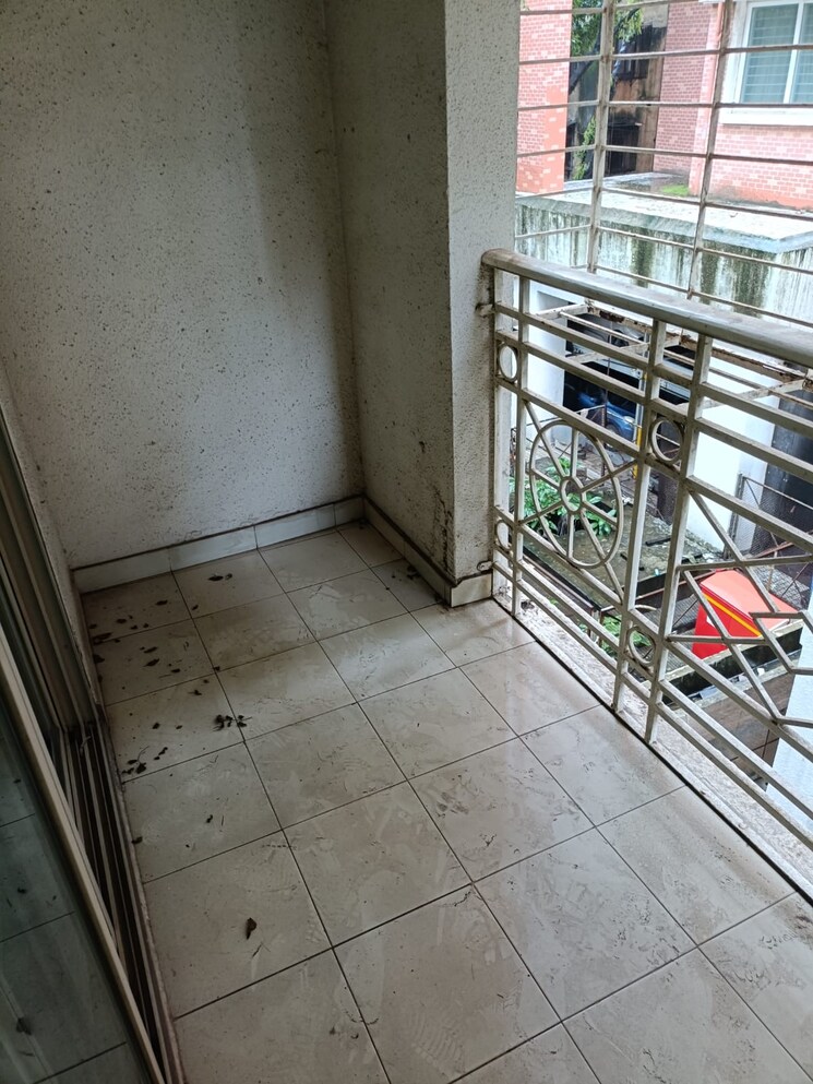 Balcony, emerald-heights 3 Bedroom 1200 Sq.Ft. Apartment In Chembur Mumbai 9082600
