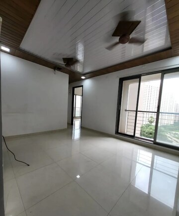 Room in 2 BHK Apartment at Runwal Eirene, Balkum Pada – for Rent