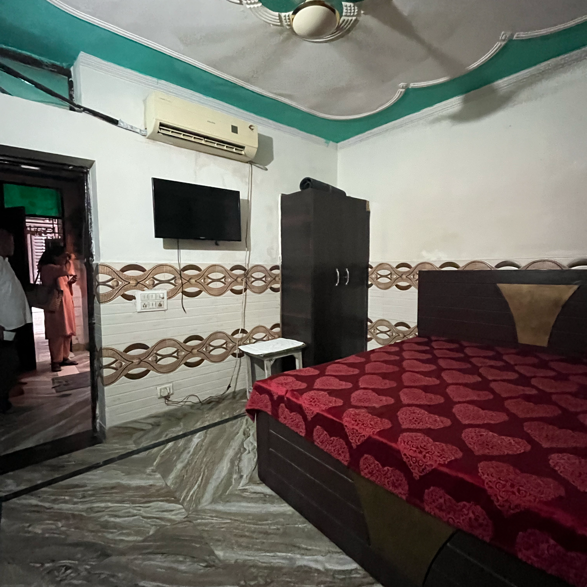 1 RkBuilder Floor For Rent in Saket