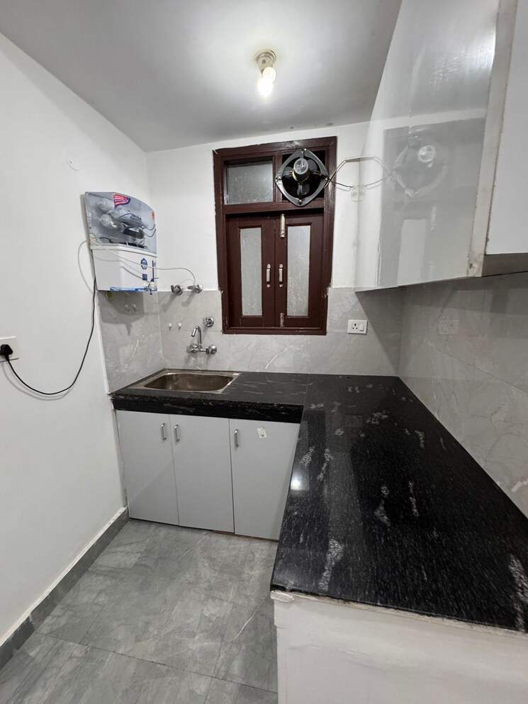 Kitchen, freedom fighters enclave 1 Bedroom 450 Sq.Ft. Builder Floor In Freedom Fighters Enclave Delhi 9082637