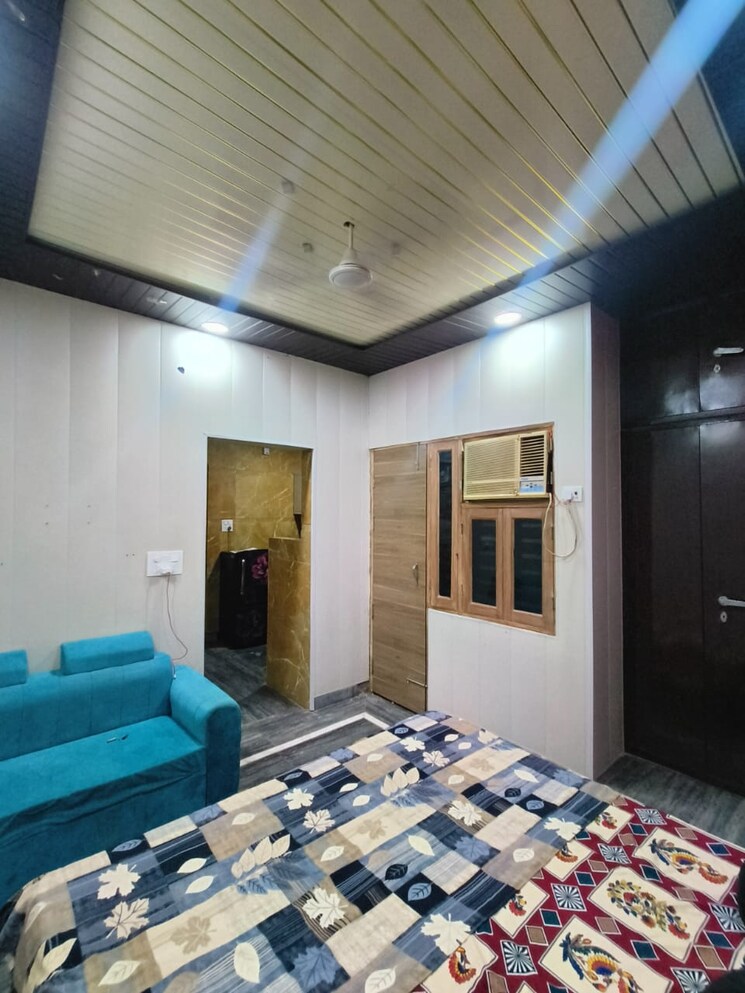 Bedroom, freedom fighters enclave Studio 350 Sq.Ft. Builder Floor In Freedom Fighters Enclave Delhi 9082670