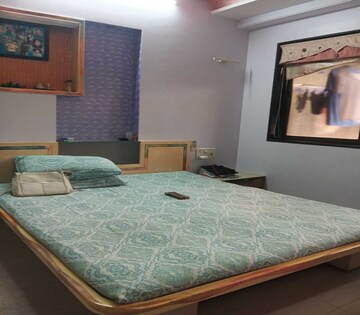 Bedroom in 3 BHK Apartment at Parel – for Rent