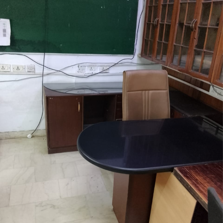 Team Area, south extension i Commercial Office Space 2600 Sq.Ft. In South Extension I Delhi 9082759