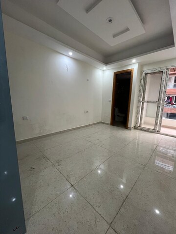 Room in 4 BHK Apartment at Dwarika Raj Garden City, Raj Nagar Extension – for Sale