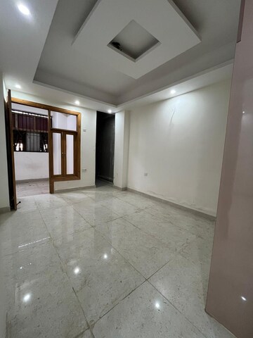 Room in 4 BHK Apartment at Dwarika Raj Garden City, Raj Nagar Extension – for Sale