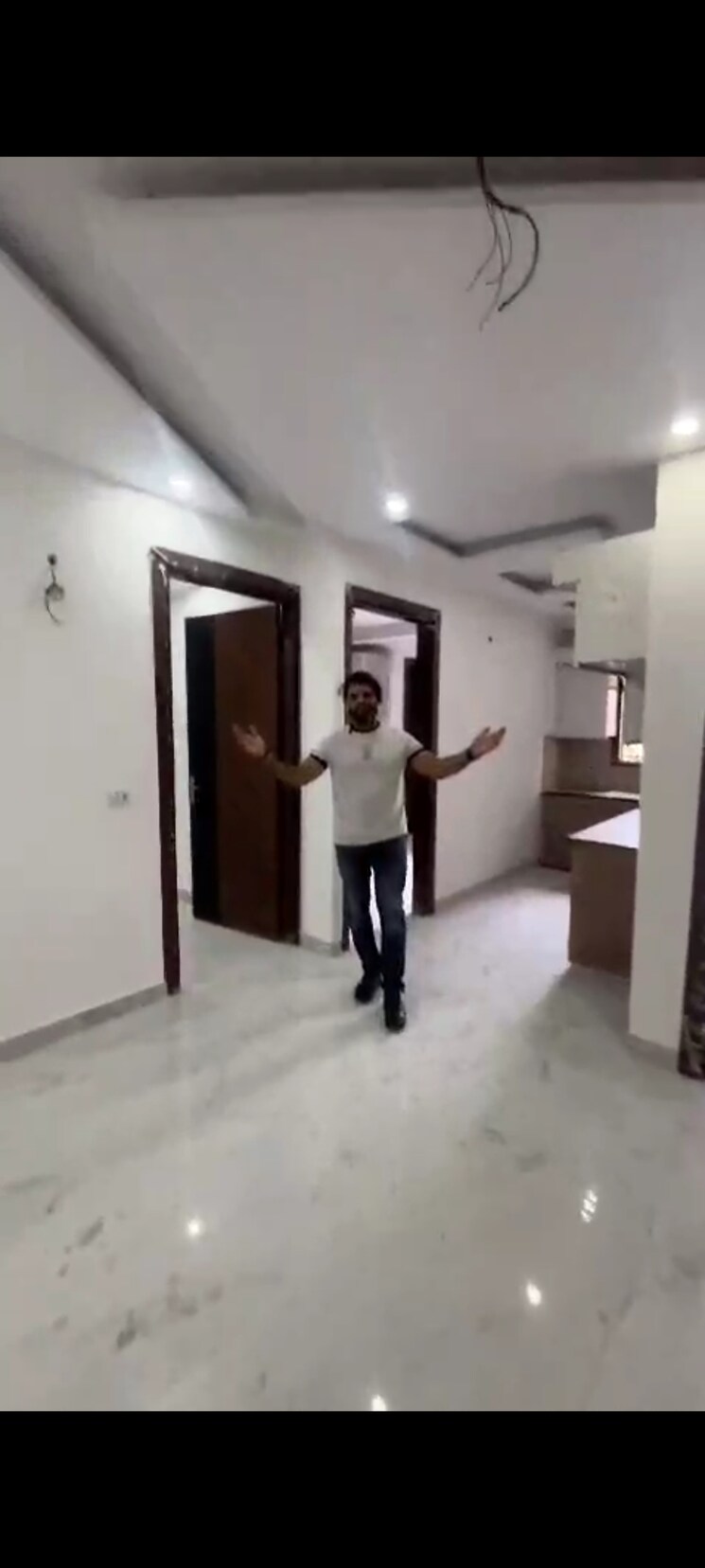 Room, hargobind enclave 3 Bedroom 120 Sq.Yd. Builder Floor In Hargobind Enclave Delhi 9082825