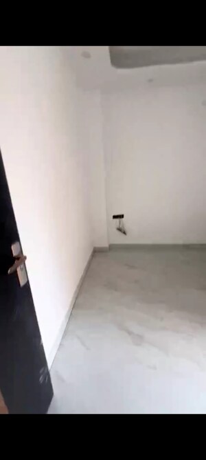 Room in 3 BHK Builder Floor at Hargobind Enclave – for Sale