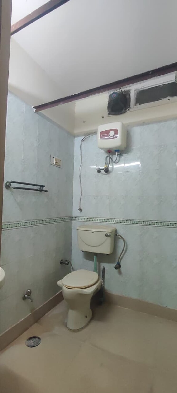 Bathroom, malviya nagar 2 Bedroom 1800 Sq.Ft. Builder Floor In Malviya Nagar Delhi 9082787