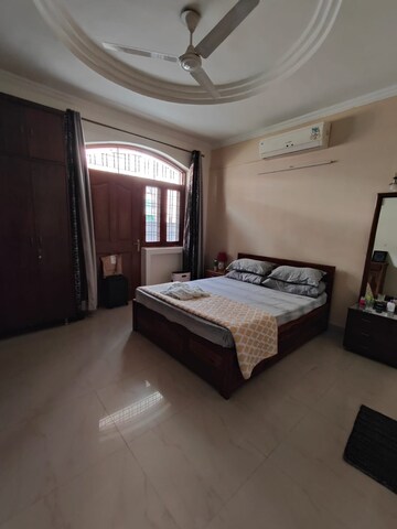 Bedroom in 3 BHK Builder Floor at Green Fields Colony – for Rent
