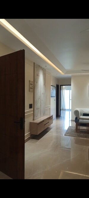 Building Lobby in 3 BHK Builder Floor at Amolik Aster Woods, Sector 98 – for Sale