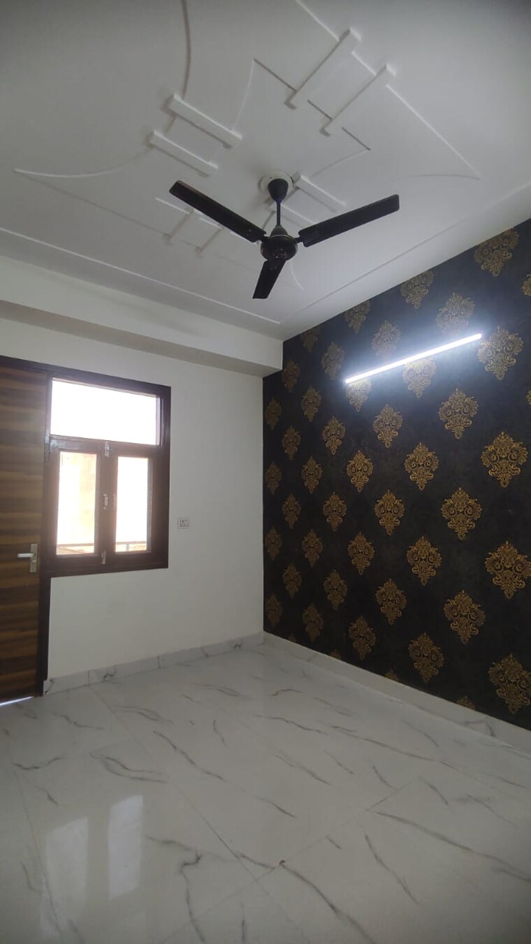 Bedroom, sector 73 3 Bedroom 1450 Sq.Ft. Builder Floor In Sector 73 Noida 9082852