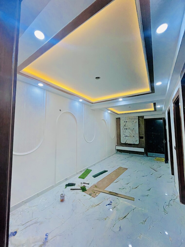 Room, sector 73 3 Bedroom 1450 Sq.Ft. Builder Floor In Sector 73 Noida 9082852