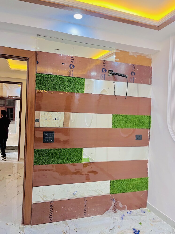 Room, sector 73 3 Bedroom 1450 Sq.Ft. Builder Floor In Sector 73 Noida 9082852