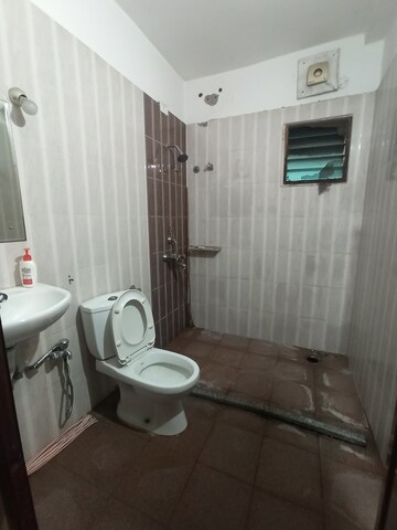 Attached Bathroom in 3 BHK Apartment at Venkat Enclave Hitech City, Hi Tech City – for Rent
