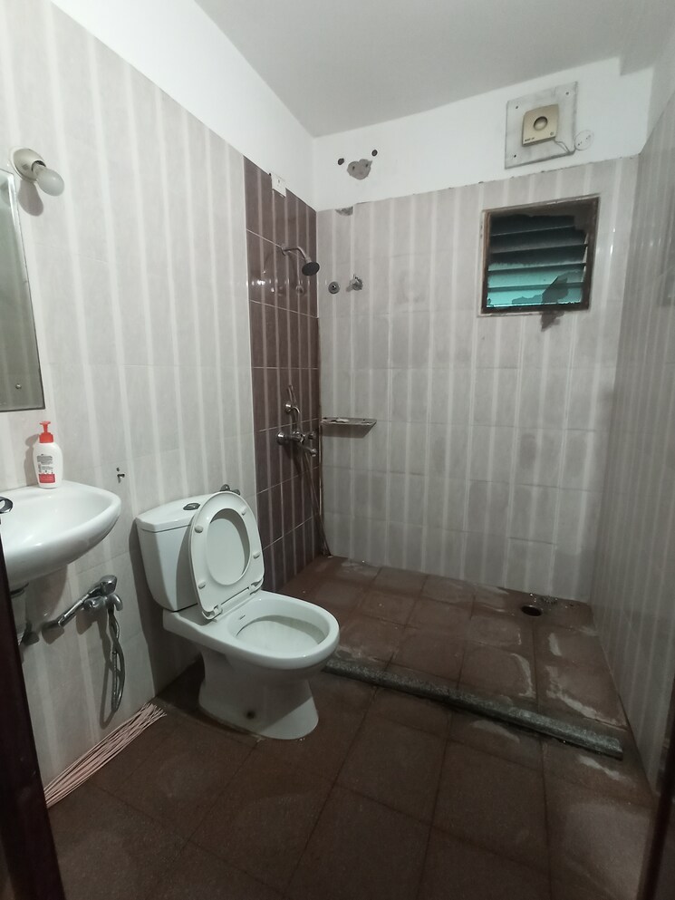 Attached Bathroom, venkat-enclave-hitech-city 3 Bedroom 2100 Sq.Ft. Apartment In Hi Tech City Hyderabad 9082866