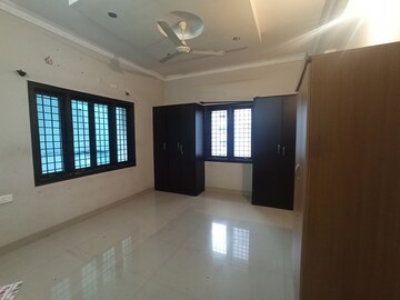 Room in 3 BHK Apartment at Venkat Enclave Hitech City, Hi Tech City – for Rent