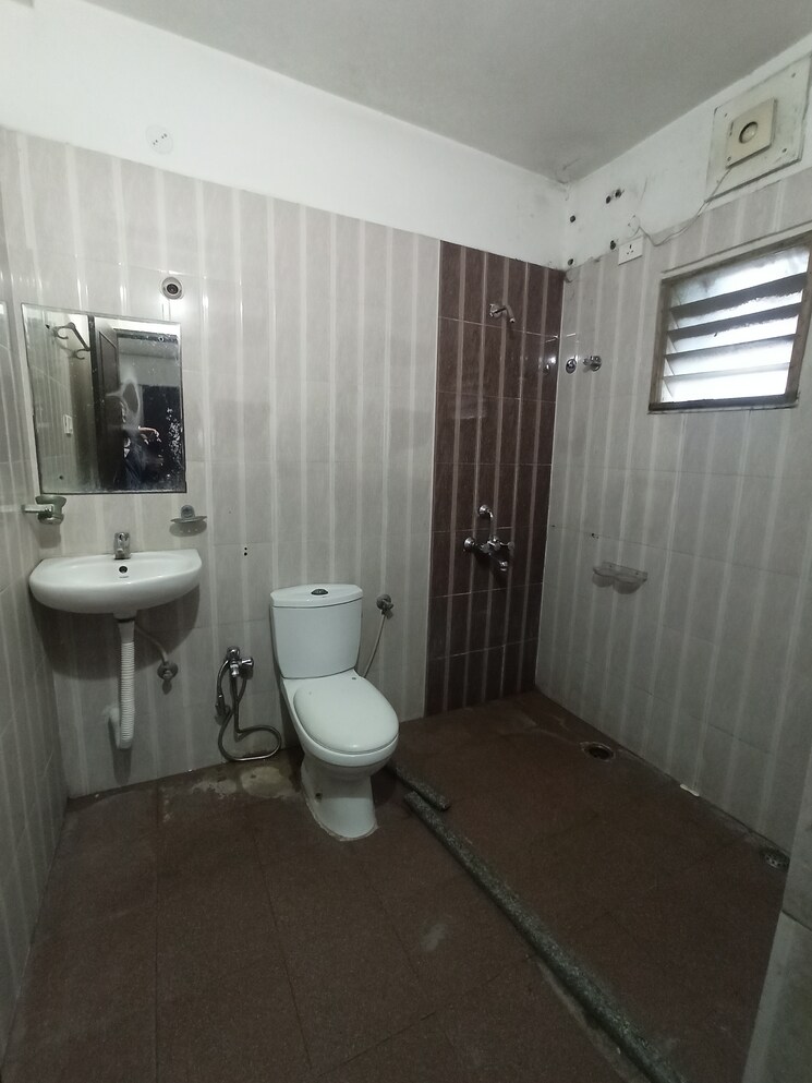 Attached Bathroom, venkat-enclave-hitech-city 3 Bedroom 2100 Sq.Ft. Apartment In Hi Tech City Hyderabad 9082866