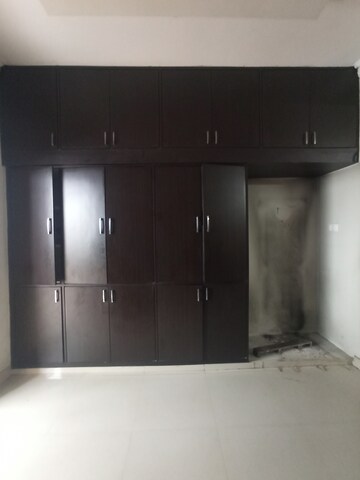 Furnished Amenities in 3 BHK Apartment at Venkat Enclave Hitech City, Hi Tech City – for Rent