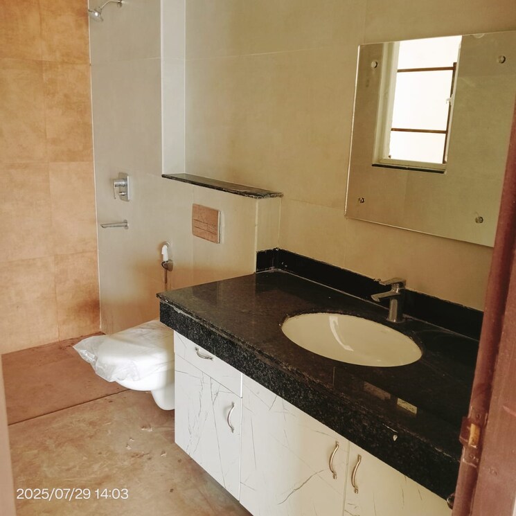 Attached Bathroom, sushant golf city 2 Bedroom 1550 Sq.Ft. Apartment In Sushant Golf City Lucknow 9082885
