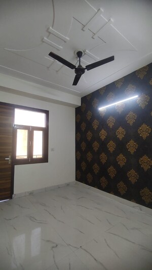 Room in 2 BHK Builder Floor at Sector 73 – for Sale