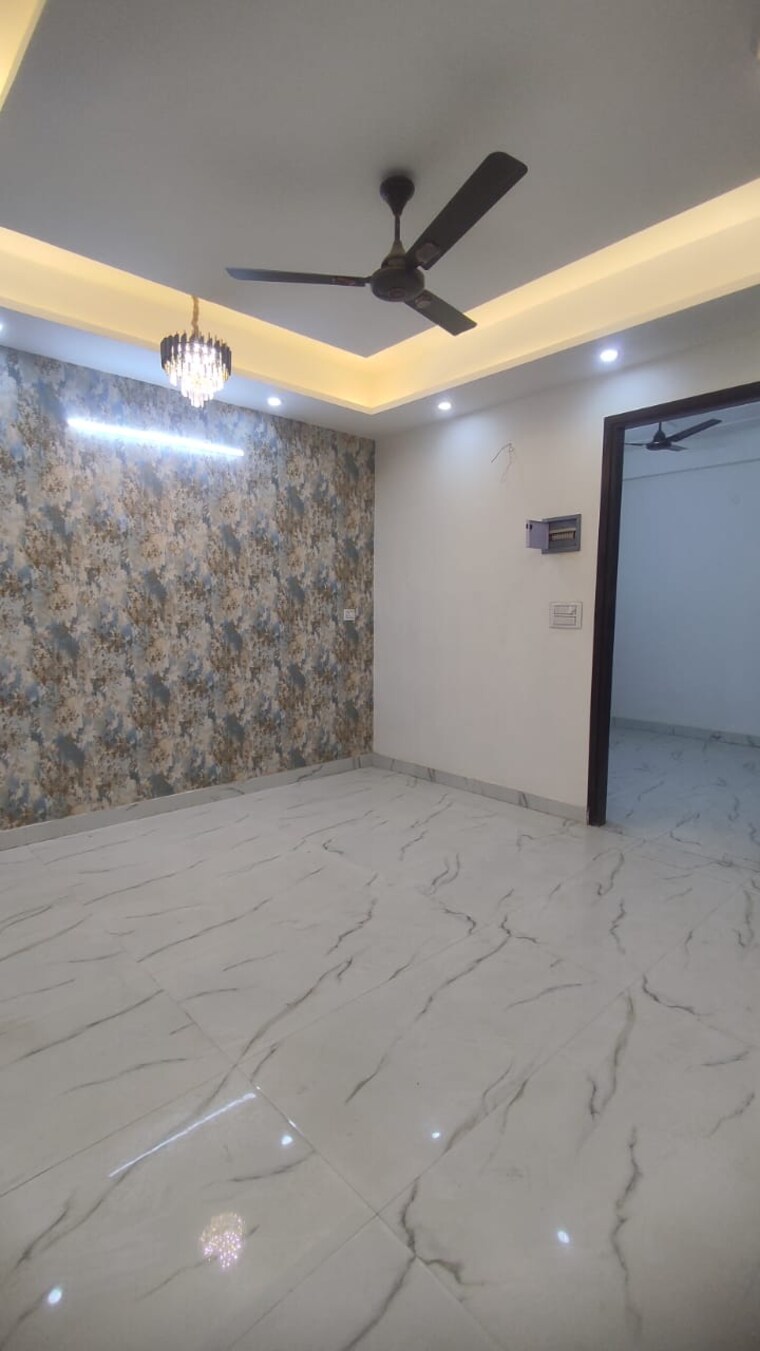 Room, sector 73 2 Bedroom 950 Sq.Ft. Builder Floor In Sector 73 Noida 9082891