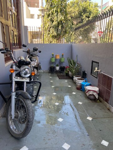 Building Lobby in 2 BHK Villa at Ansal Plaza Sector-23, Sector 23 – for Rent