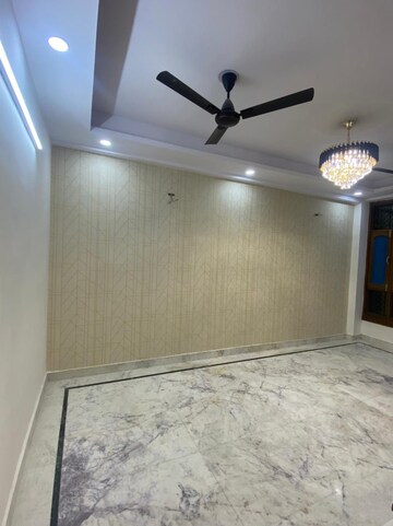 Room in 2 BHK Builder Floor at Gaur City 4th Avenue, Sector 4 Greater Noida – for Sale