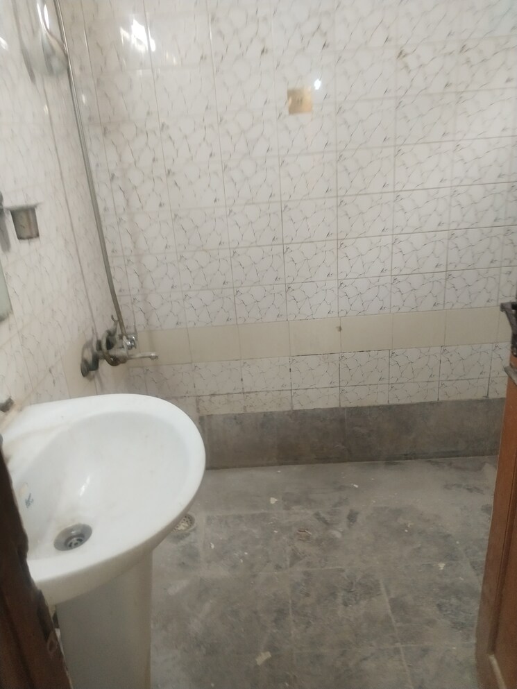 Bathroom, malviya nagar 3 Bedroom 1800 Sq.Ft. Builder Floor In Malviya Nagar Delhi 9082939