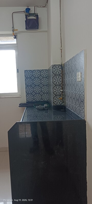 Furnished Amenities in 3 BHK Apartment at Lodha Amara, Kolshet Road – for Rent