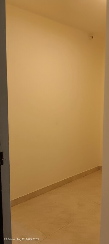 Room in 3 BHK Apartment at Lodha Amara, Kolshet Road – for Rent