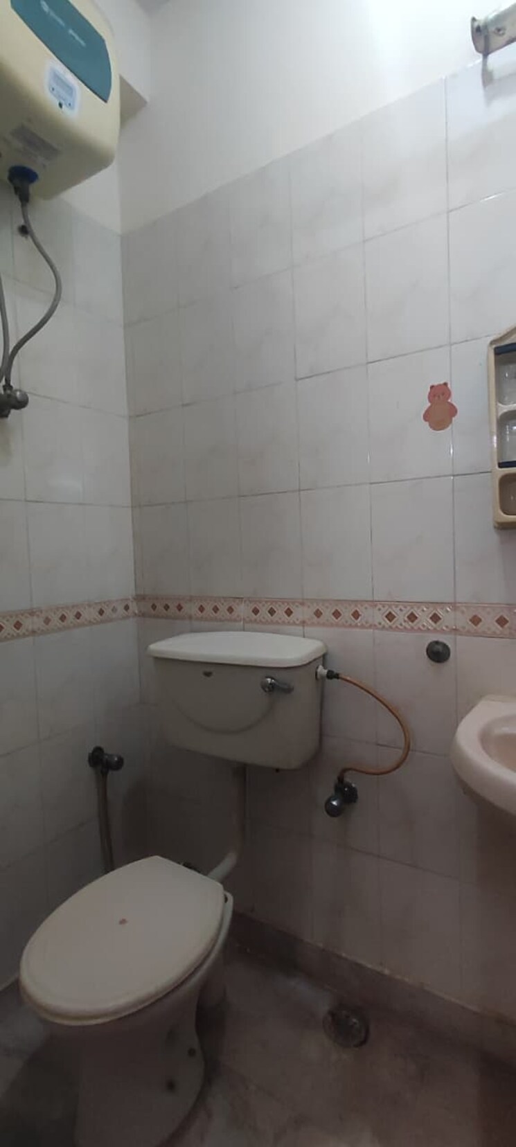 Bathroom, malviya nagar 2 Bedroom 1800 Sq.Ft. Builder Floor In Malviya Nagar Delhi 9082964