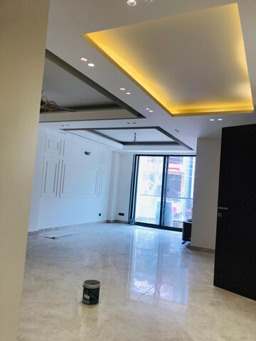 Room in 3 BHK Builder Floor at Unitech Infospace, Sector 21 – for Rent