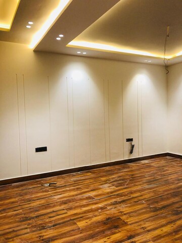 Room in 3 BHK Builder Floor at Unitech Infospace, Sector 21 – for Rent
