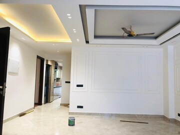 Room in 3 BHK Builder Floor at Unitech Infospace, Sector 21 – for Rent