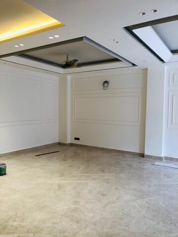 Room in 3 BHK Builder Floor at Unitech Infospace, Sector 21 – for Rent