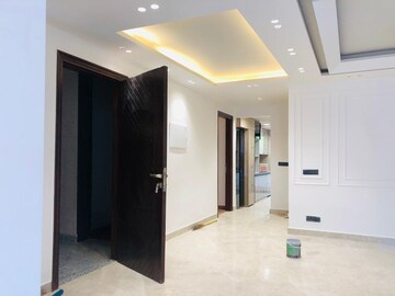 Building Lobby in 3 BHK Builder Floor at Unitech Infospace, Sector 21 – for Rent
