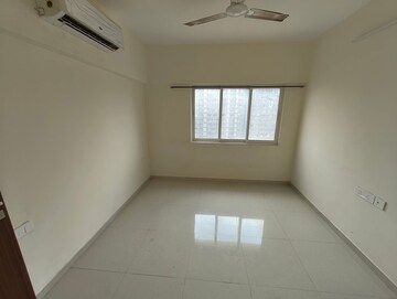 Room in 2 BHK Apartment at Omkar Signet, Malad East – for Rent