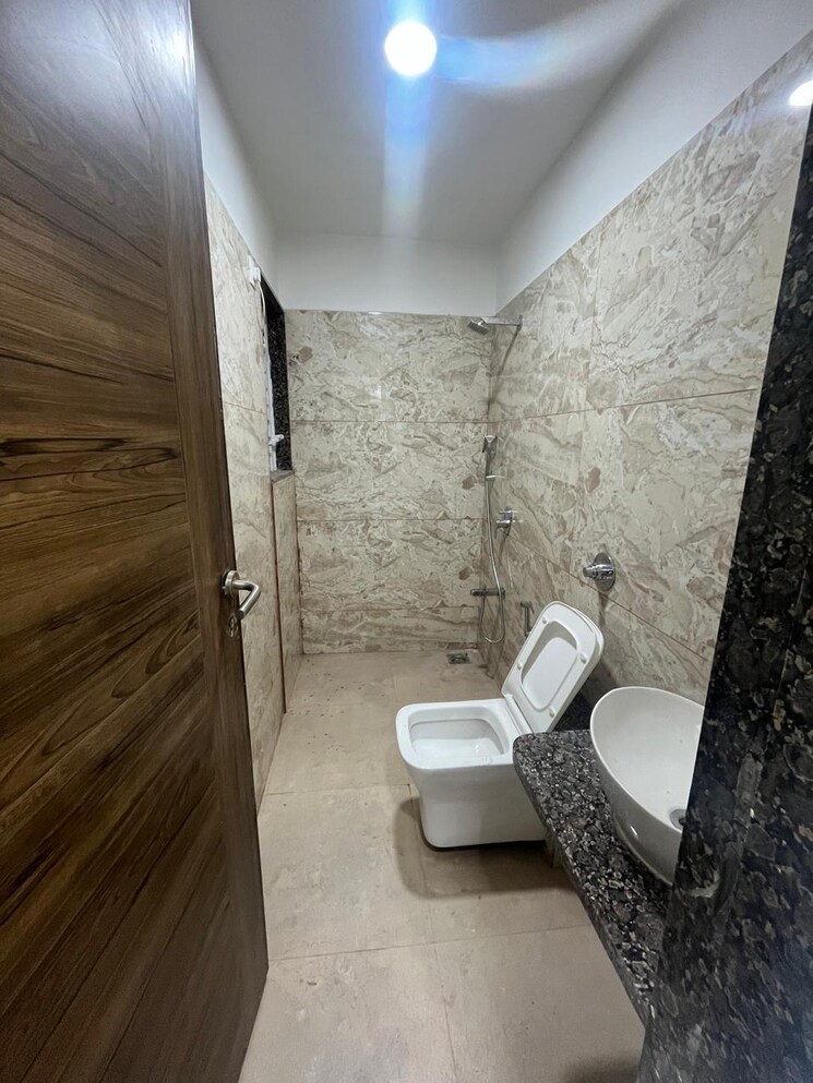 Bathroom, sri-zynergy 2 Bedroom 834 Sq.Ft. Apartment In Suman Nagar Mumbai 9083011