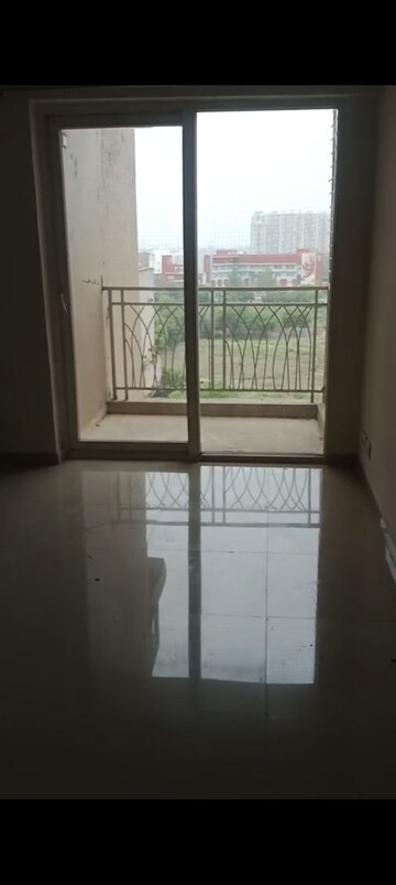 Room in 2 BHK Apartment at Mahagun Mywoods, Sector 16c Greater Noida – for Rent
