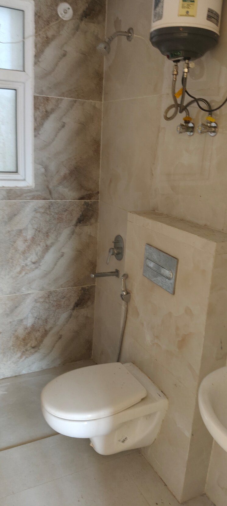 Bathroom, omaxe-the-palace 3 Bedroom 1615 Sq.Ft. Apartment In Gomti Nagar Lucknow 9083055