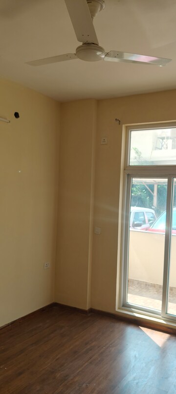 Building Lobby in 3 BHK Apartment at Omaxe The Palace, Gomti Nagar – for Rent
