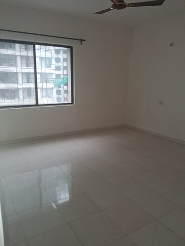 Room in 2 BHK Apartment at Nagpal Dev Exotica, Kharadi – for Rent