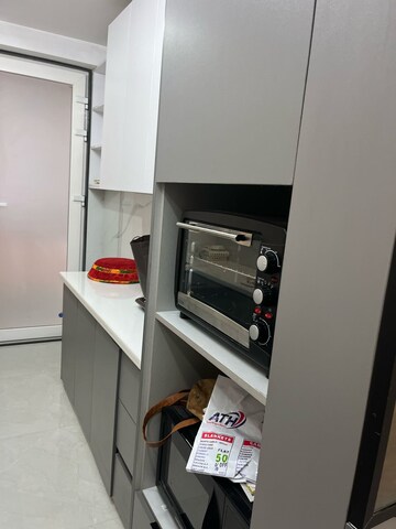 Furnished Amenities in 3 BHK Apartment at Sector 6 Dwarka – for Rent