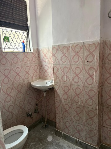 Bathroom in 1 BHK Apartment at Katwaria Sarai – for Rent