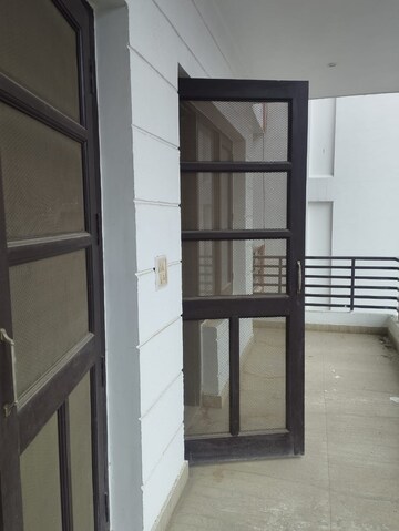Room in 3 BHK Builder Floor at Sushant Lok I – for Rent