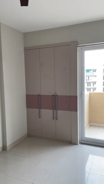Room in 2 BHK Apartment at Tata Eureka Park, Sector 150 – for Rent