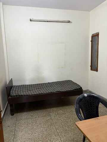 1 RK Apartment For Rent in Katwaria Sarai
