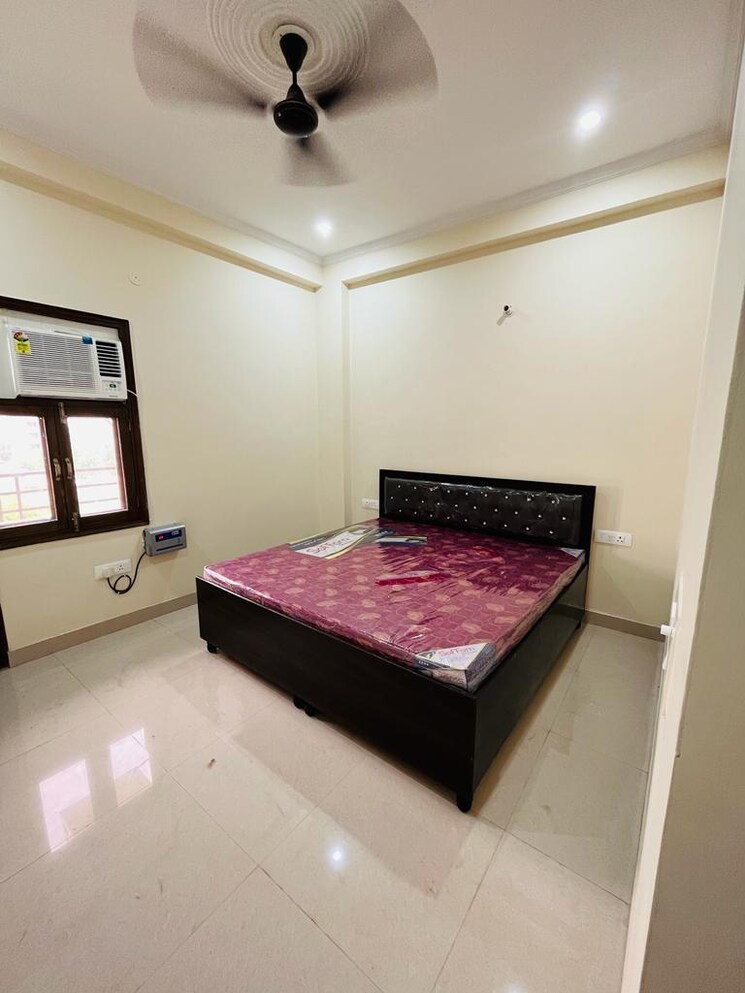 Bedroom, sector 57 3 Bedroom 1800 Sq.Ft. Builder Floor In Sector 57 Gurgaon 9083215