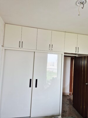 Room in 2.5 BHK Apartment at ROF Amaltas, Sector 92 – for Sale