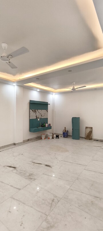 Room in 2 BHK Builder Floor at Lajpat Nagar – for Sale